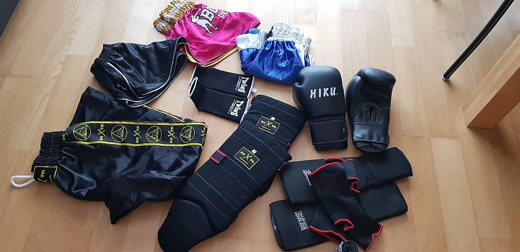 Lotti & Set di vestiti: Kikboxbekleidung – Usato da Amden venduto da Mokka1955