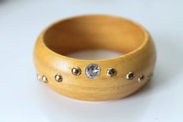 ARMREIF aus Holz mit Strasssteinen & Nieten