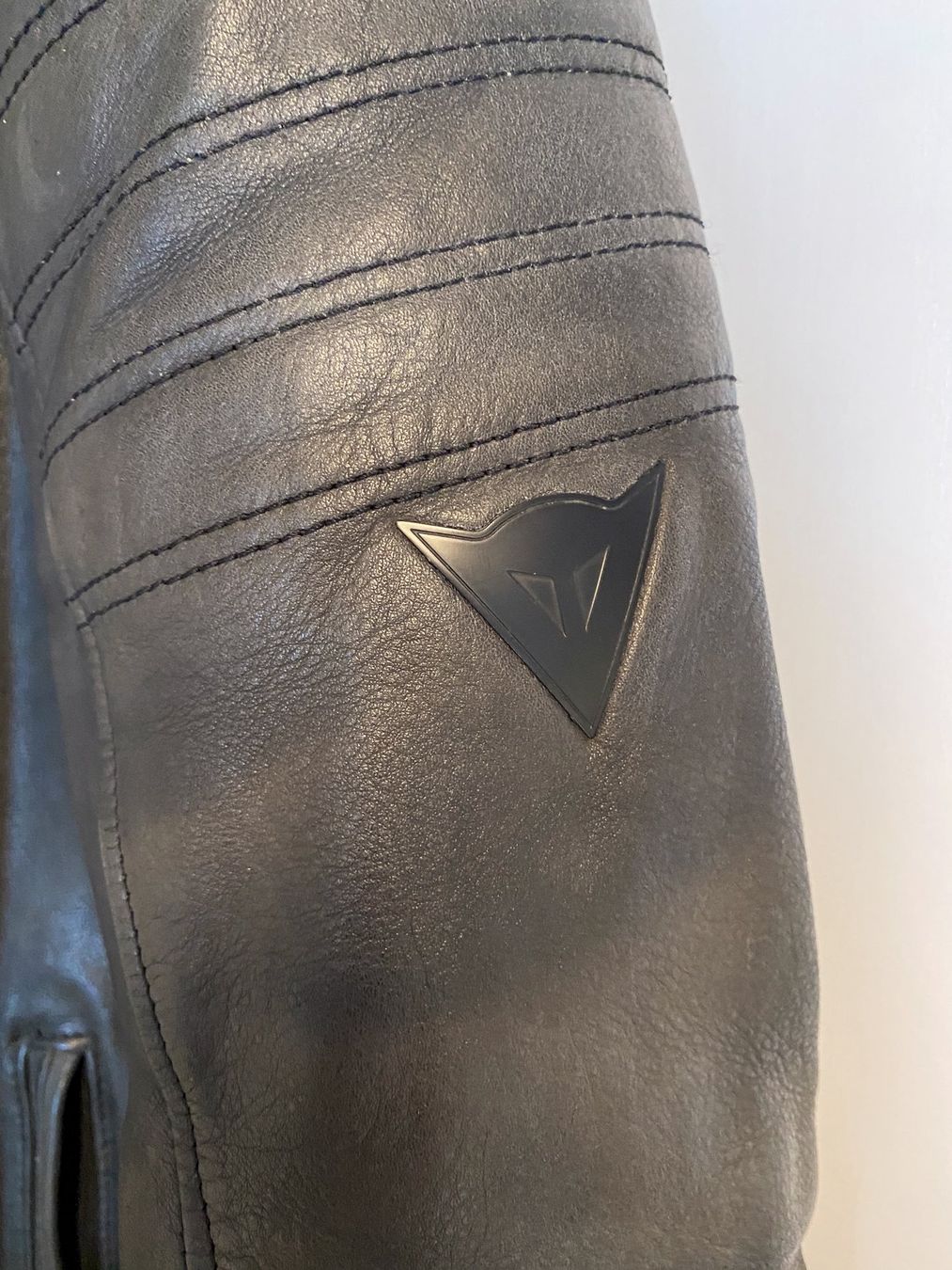 Dainese Giacche: Veste Cuir Dainese Moto – Usato da Grandvaux venduto da RGKeller 1