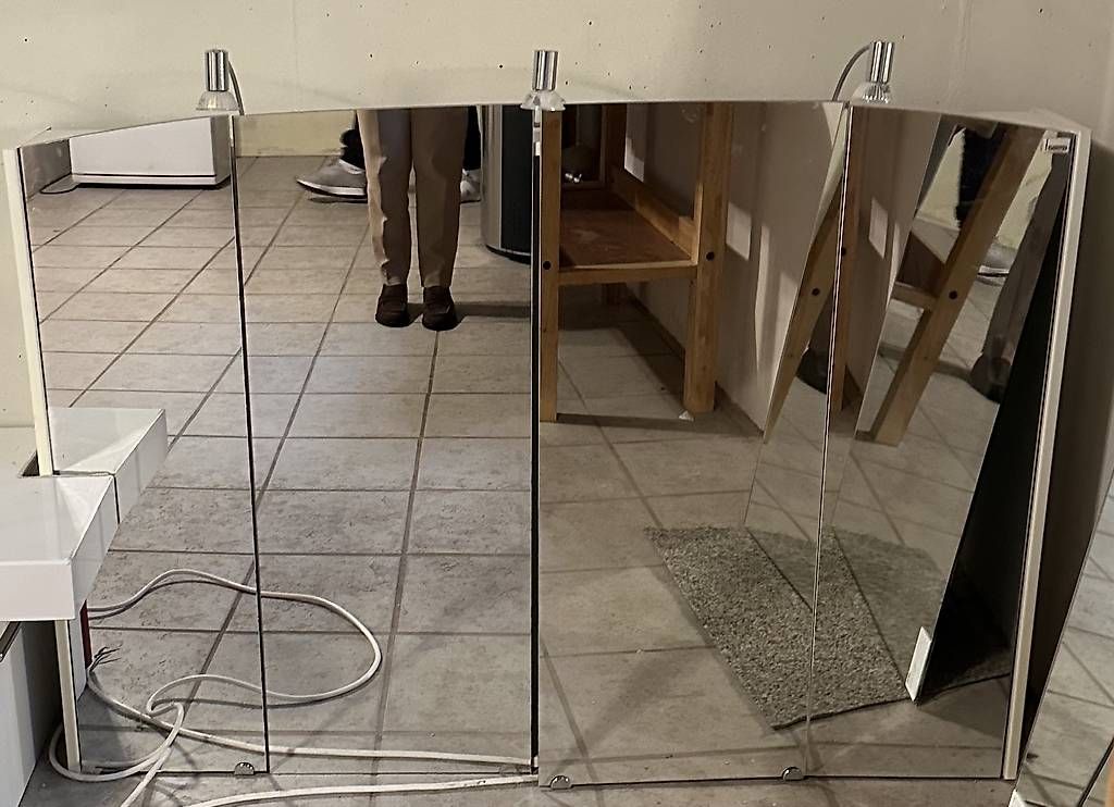 Armadietti a specchio: Spiegelschrank – Usato da Kaiseraugst venduto da asl_c2pj