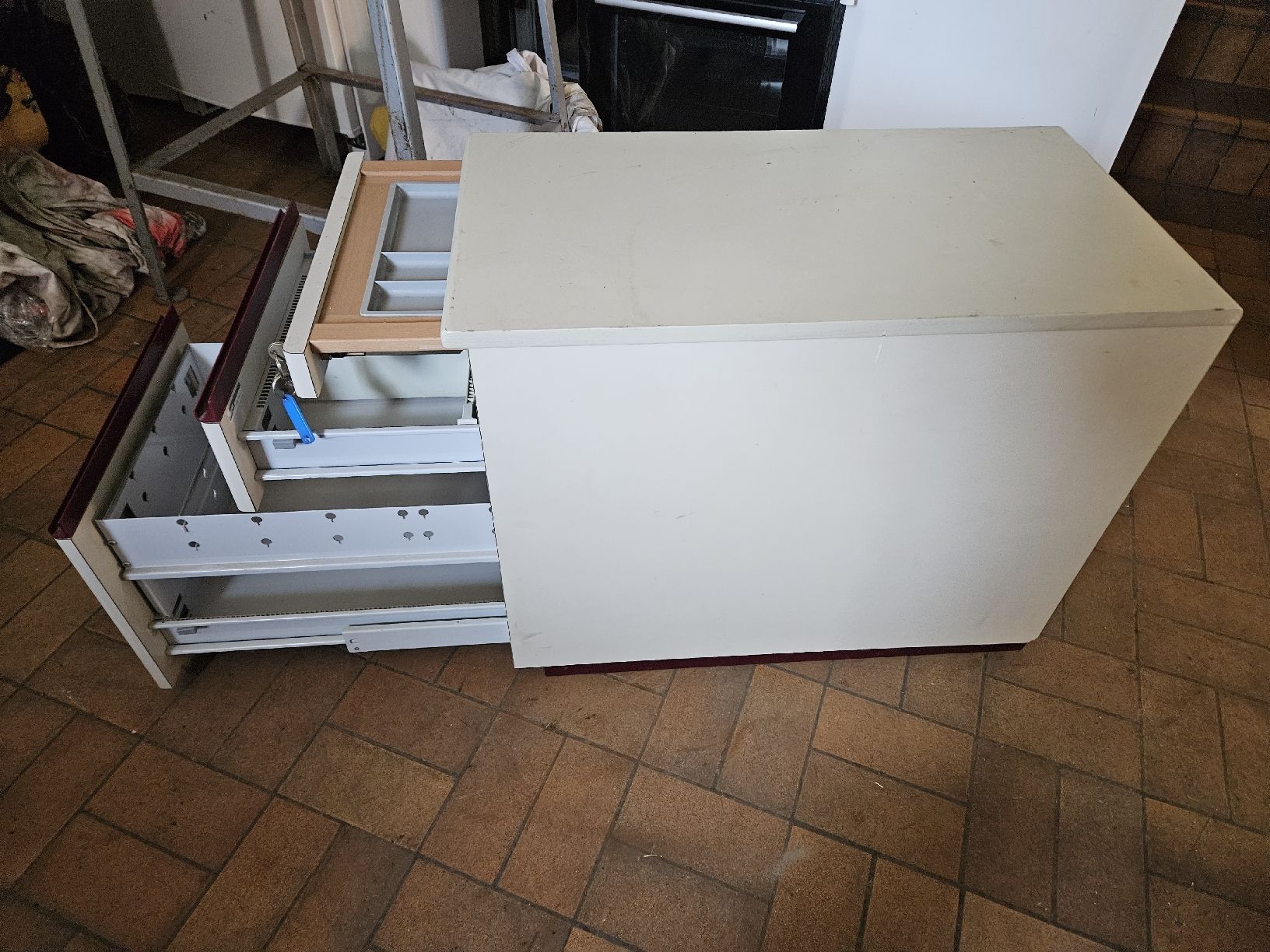Banconi: 2 Stk Schubladen Rollcontainer, abschliessbar ! – Usato da Oberburg venduto da znas 5