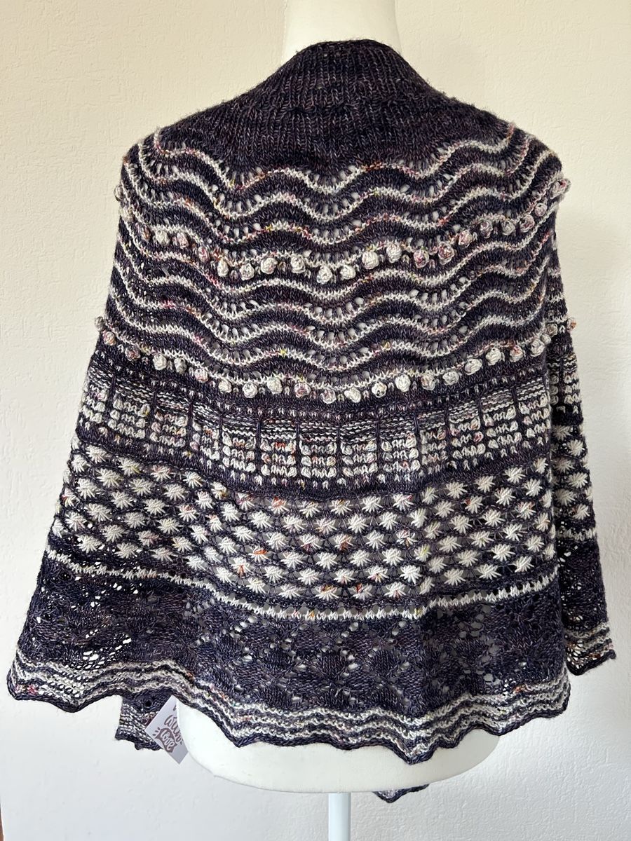 Foulard & Sciarpe: Rundes Tuch - handgestrickt - Merino – Nuovo e nell'imballaggio originale da Riniken venduto da KreativImKopf