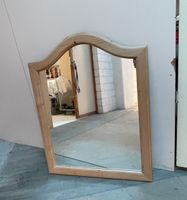 Schöner Holzspiegel mit Rundbogen