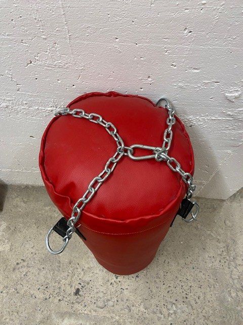 Sacchi da boxe: Roter HIKU Boxsack mit Kette – Usato da Liebefeld venduto da ale_8m77 2