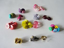 Ein Lot ältere kleine Knöpfe
