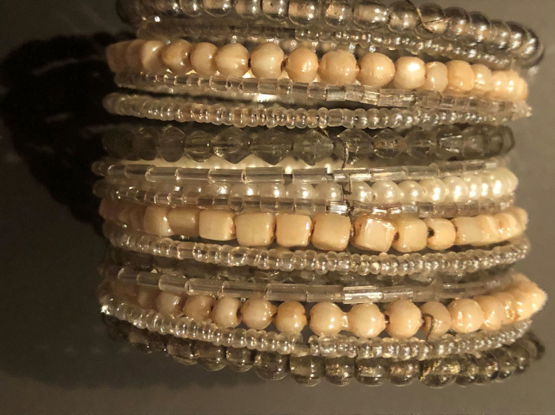 Bracciali & Braccialetti: SPEZIELLES ARMBAND MIT PERLEN – Usato da Meggen venduto da Meggeni 1