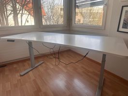 Elektrisch höhenverstellbarer Premium-Schreibtisch  200 × 80