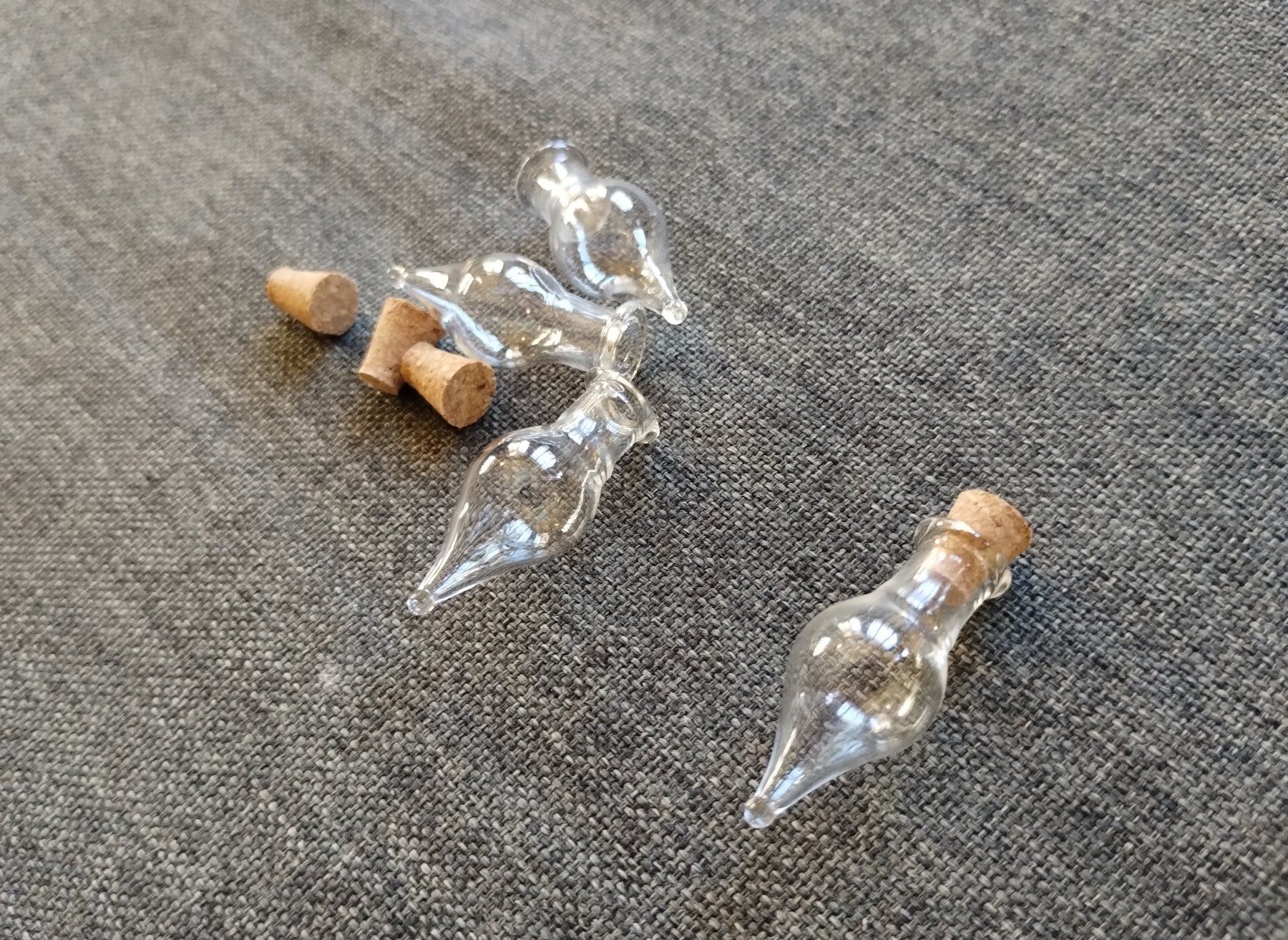 Accessori da laboratorio: Mini-Glasfläschchen 100stk - Mini bouteilles en verre – Nuovo e nell'imballaggio originale da Lausanne venduto da novastoris