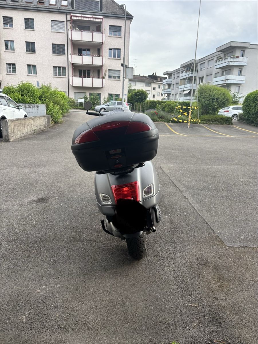 Vespa Scooter: Piaggio Vespa GTS 300 Super – Usato da Zürich venduto da Gantner2 1