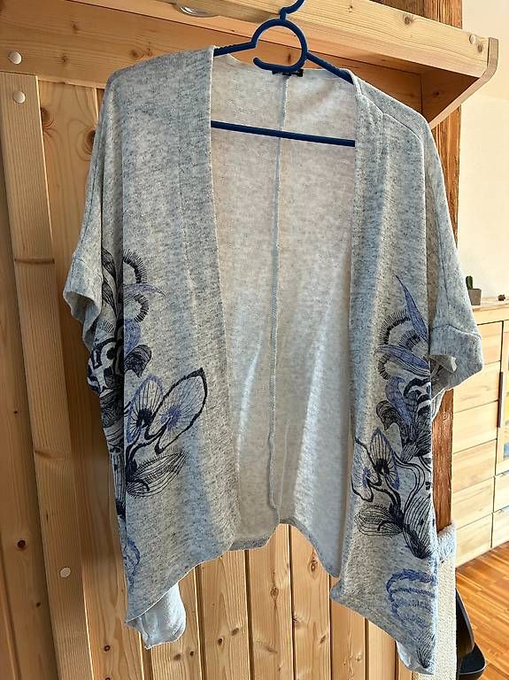 Desigual Vestes: Strickjacke Desigual Grösse S – D'occasion à Zürich par dor_596h