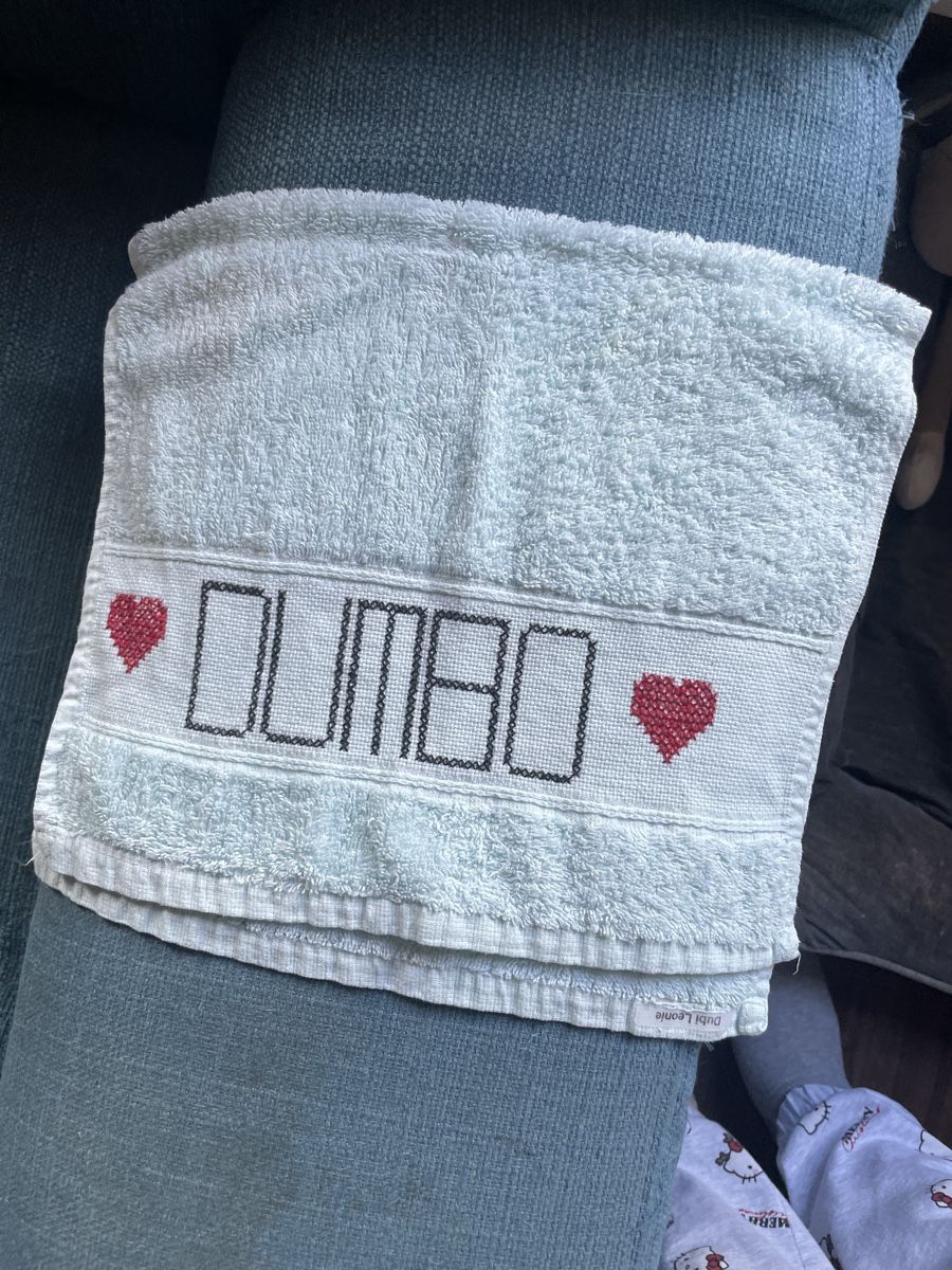 Teli da bagno: Dumbo Handtuch Selbst bestickt – Nuovo (secondo la descrizione) da Lenk im Simmental venduto da banane50626