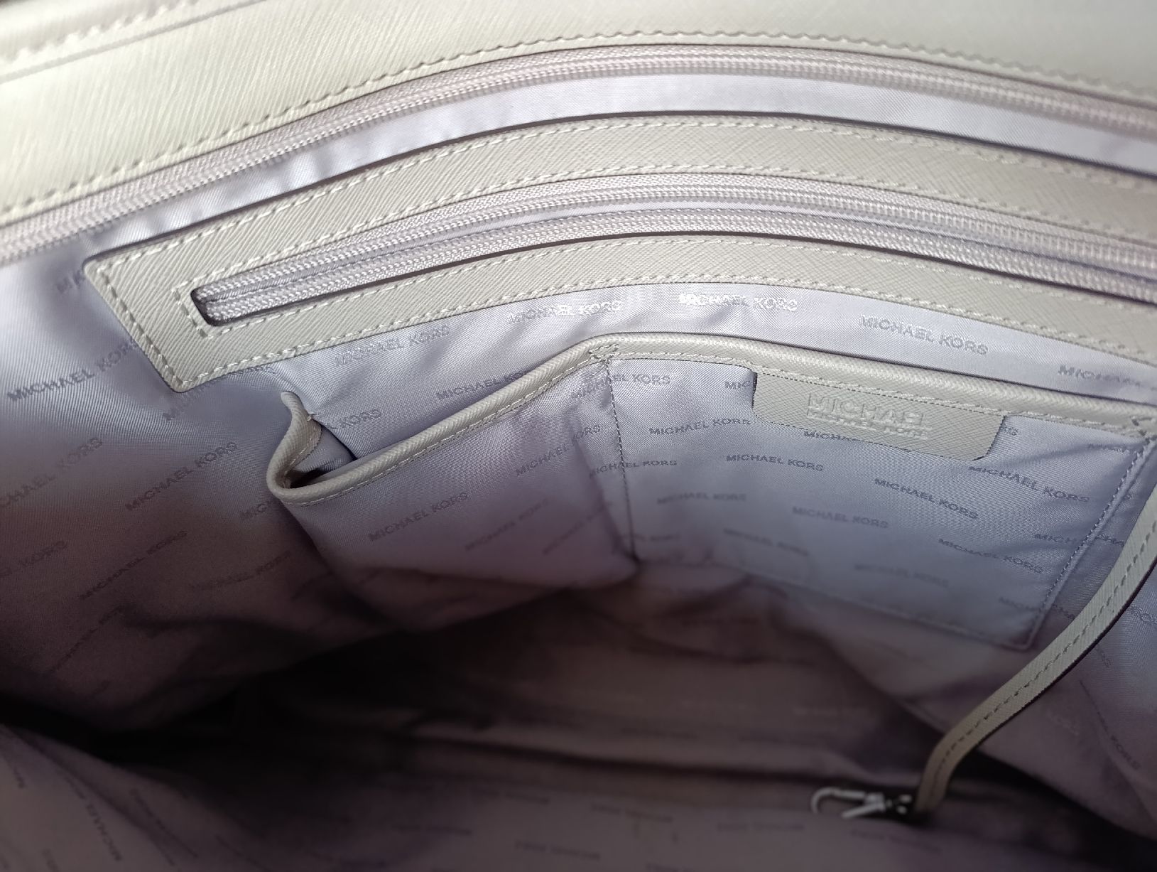 Michael Kors Borse da donna: Michael Kors Bag - Great Condition - Grey – Usato da Zermatt venduto da MrsMrRabbit 3