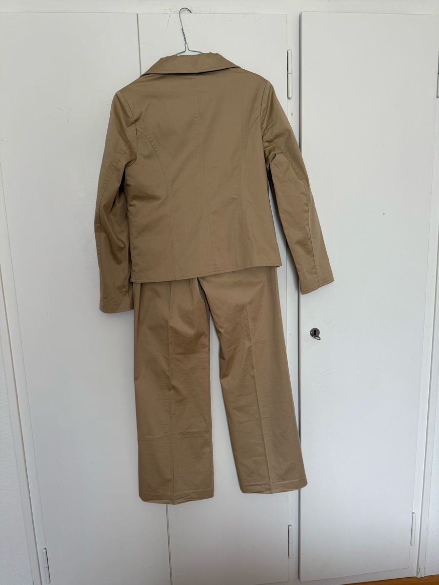 Completi & Tailleur: Beige Hosenanzug Gr. 40, harmony, – Nuovo (secondo la descrizione) da Zürich venduto da Herbion1 2