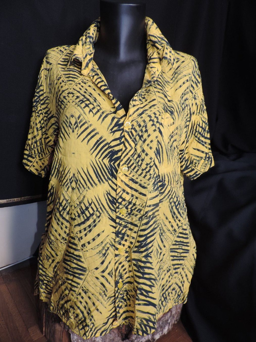 Blusen: blouse jaune tropicale Luna May – Gebraucht aus Genève von Axelle333 1