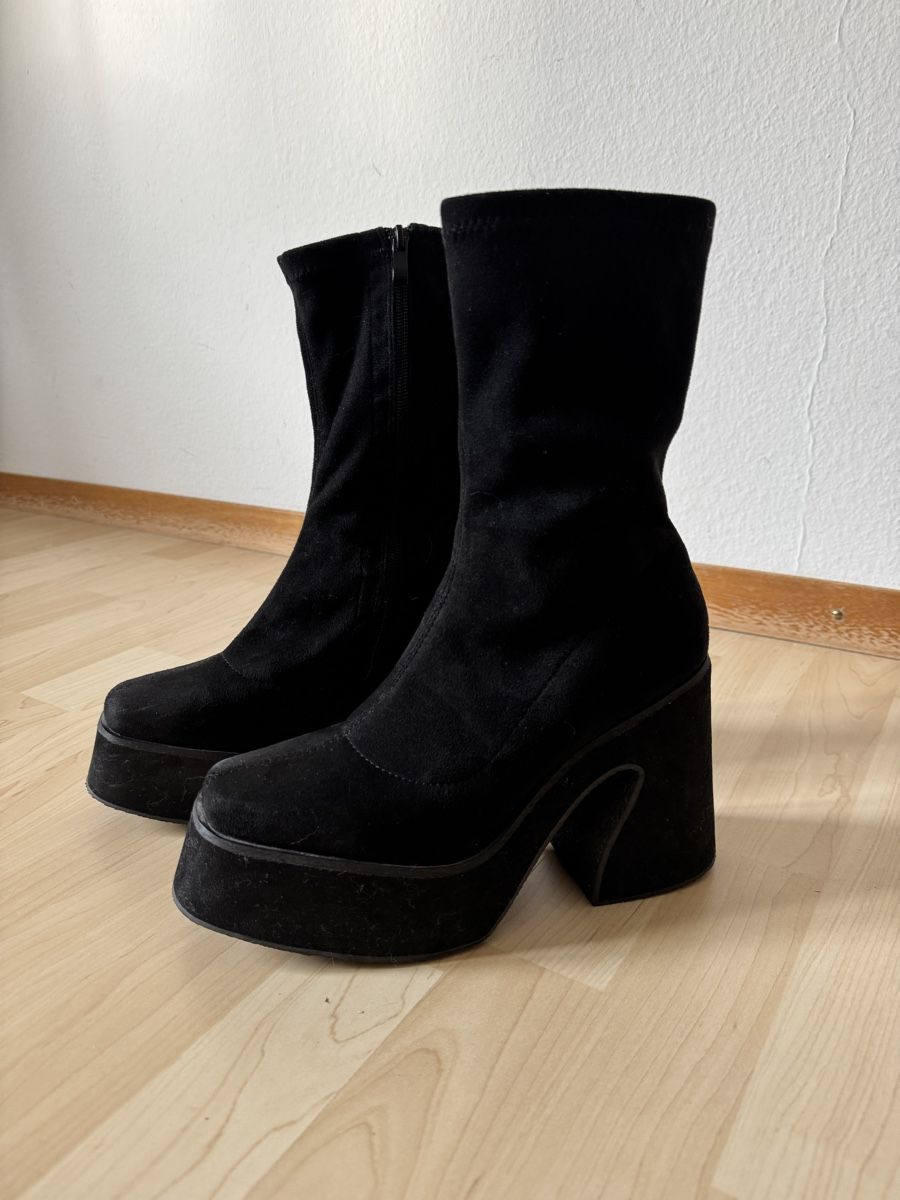 Asos Scarpe da donna: Bottines noires à plateforme. Asos. – Usato da Villeret venduto da bys_k95b
