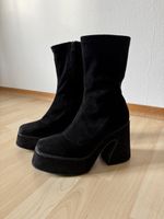 Bottines noires à plateforme. Asos.