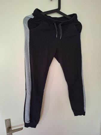 Schwarze Jogginghose, Grösse 146