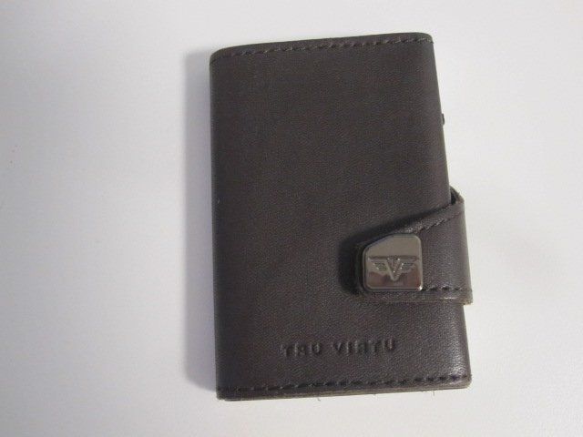 Altro in  Abbigliamento & Accessori: Tru Virtu Click & Slide Armani – Usato da Ehrendingen venduto da spanky11