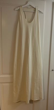 Langes schmales Kleid aus reiner Baumwollle