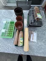 Aussaatschalen, Pikiertöpfe und viel Zubehör