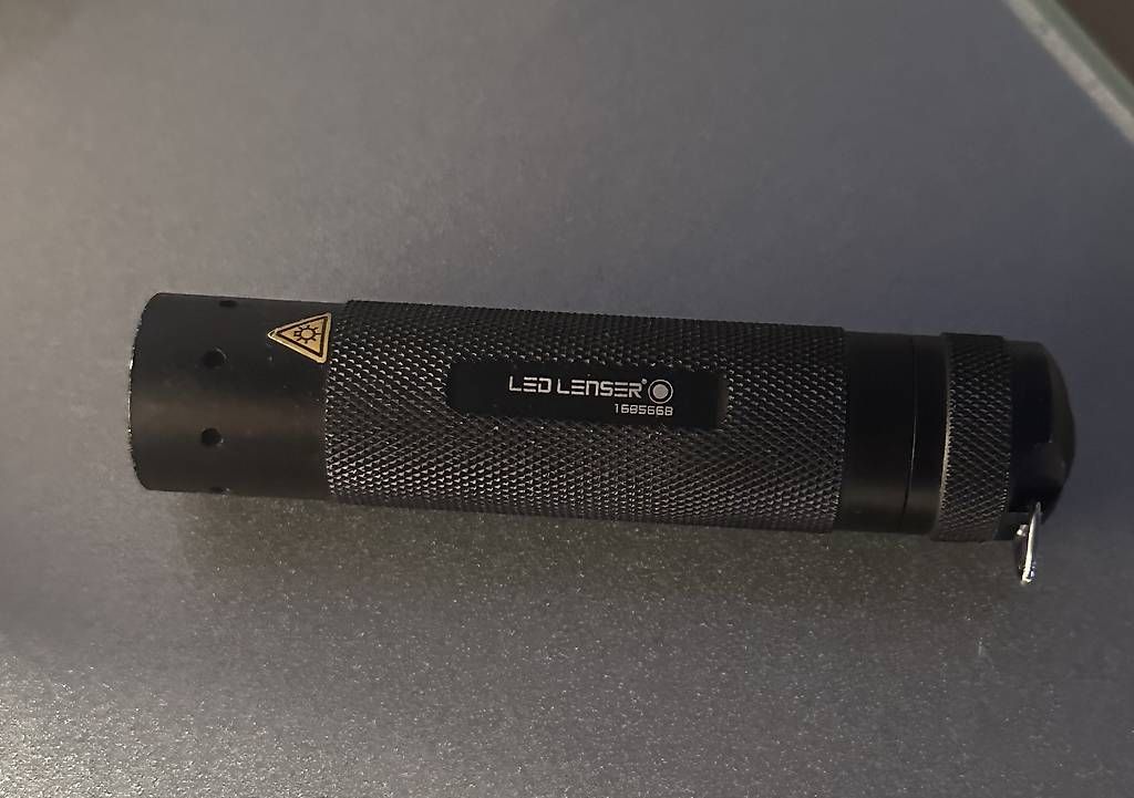 Lampade: LED LENSER Taschenlampe – Usato da Luzern venduto da Modano02