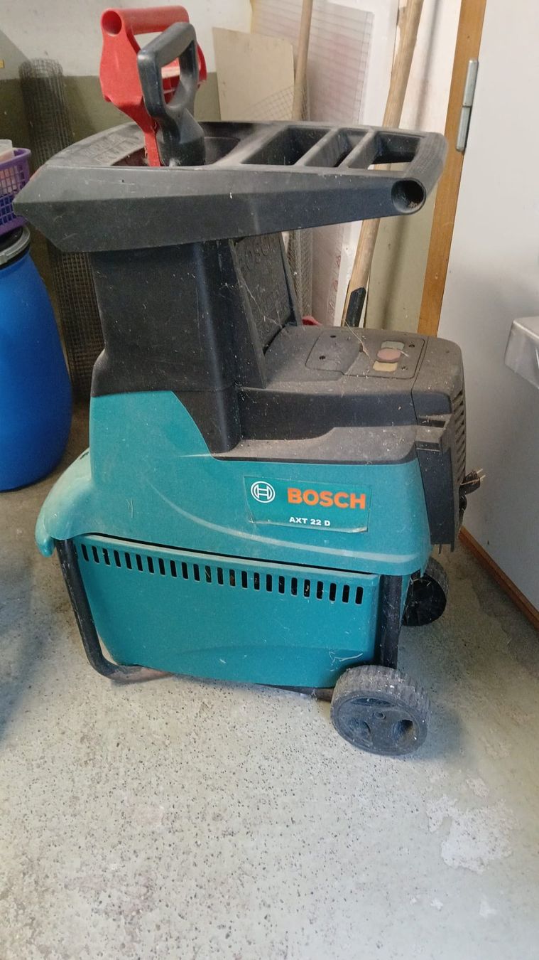 Bosch Häcksler: BOSCH AXT 22 D Gartenhäcksler gebraucht – Gebraucht aus Biel/ BIenne von Hawaii_Chicki