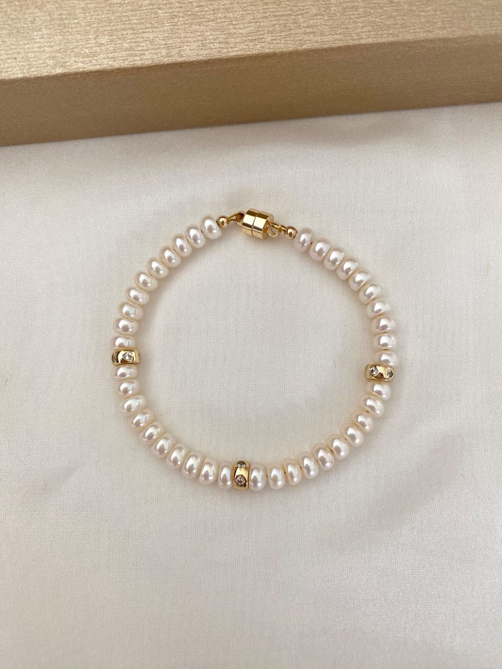 Bracciali & Braccialetti: Süsswasserperlen/Perlen Armbänder – Nuovo e nell'imballaggio originale da Sarnen venduto da Yingsperlen4 1