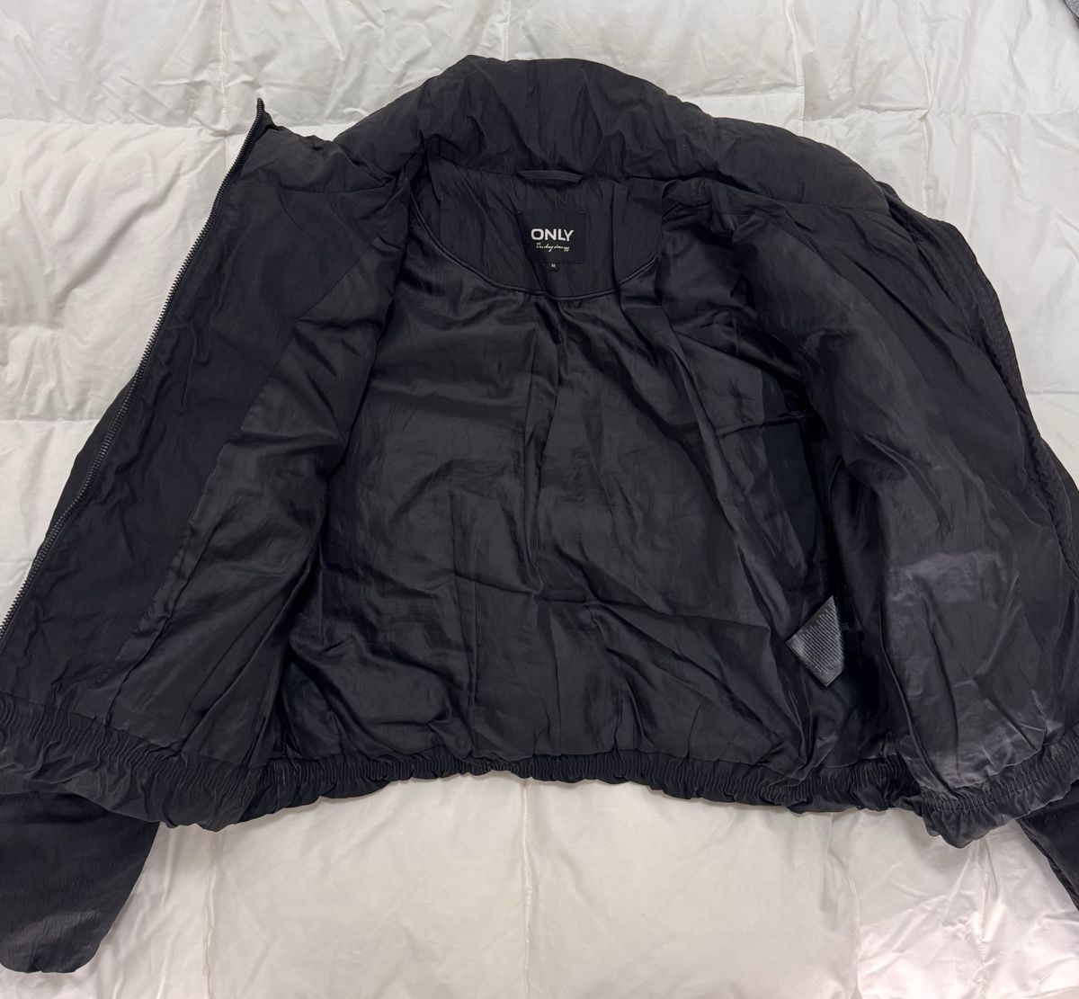 Only Giacche: Schwarze Winterjacke – Usato da Lenzburg venduto da CelinaS01 1
