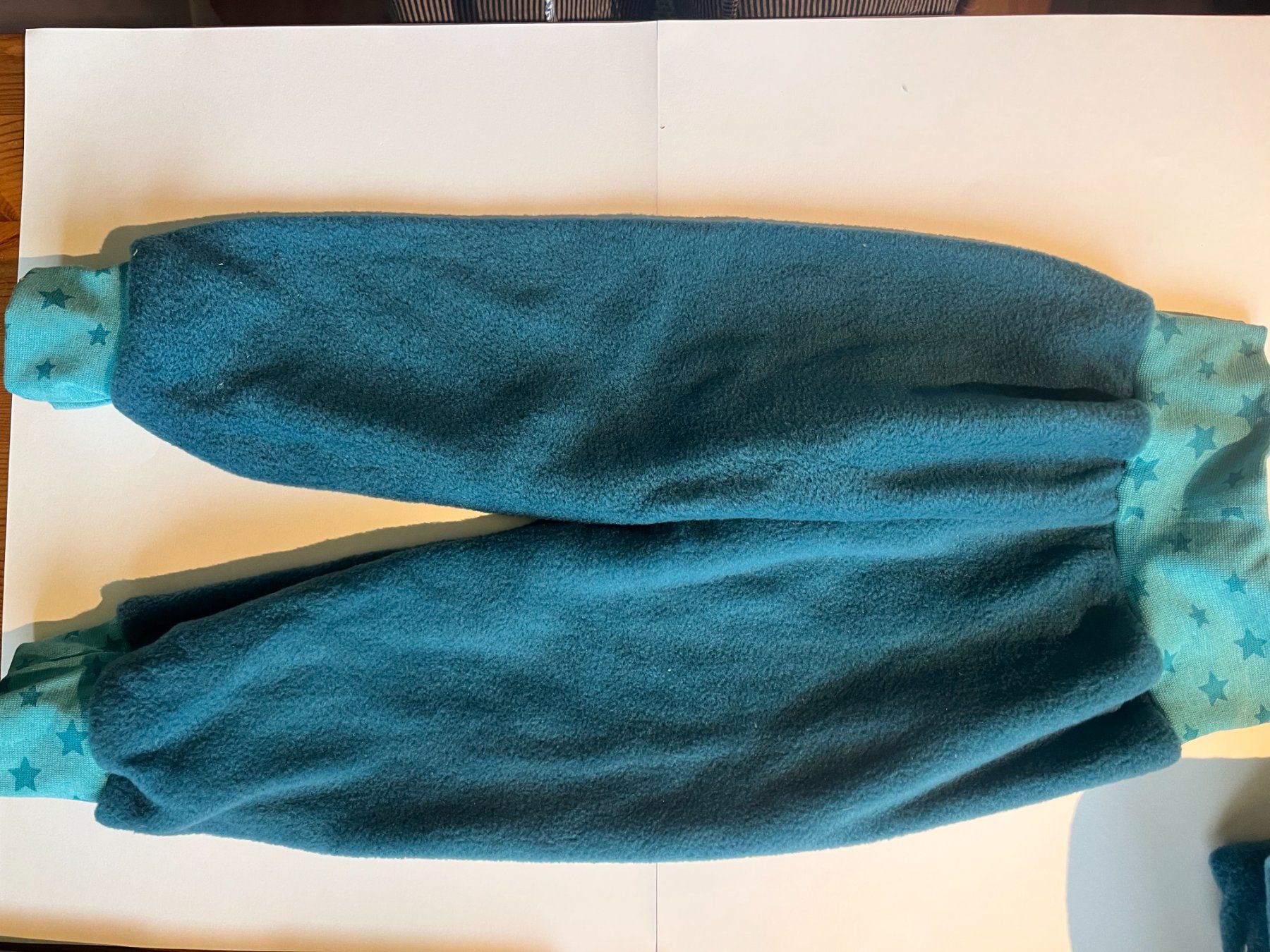 Pantaloni: 1 Kinderhose selbst genäht – Nuovo e nell'imballaggio originale da Büsserach venduto da bor_s88m