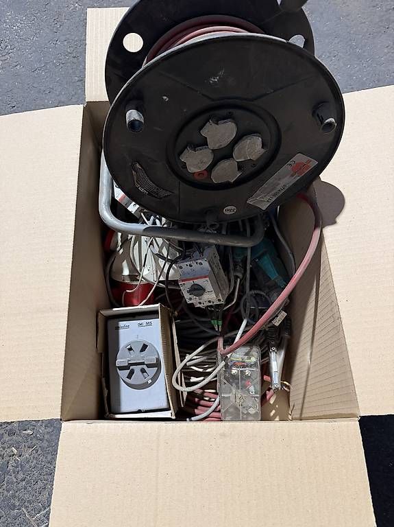 Schalter: Diverses Elektromaterial – Gebraucht aus Vaduz von Alexxo 2