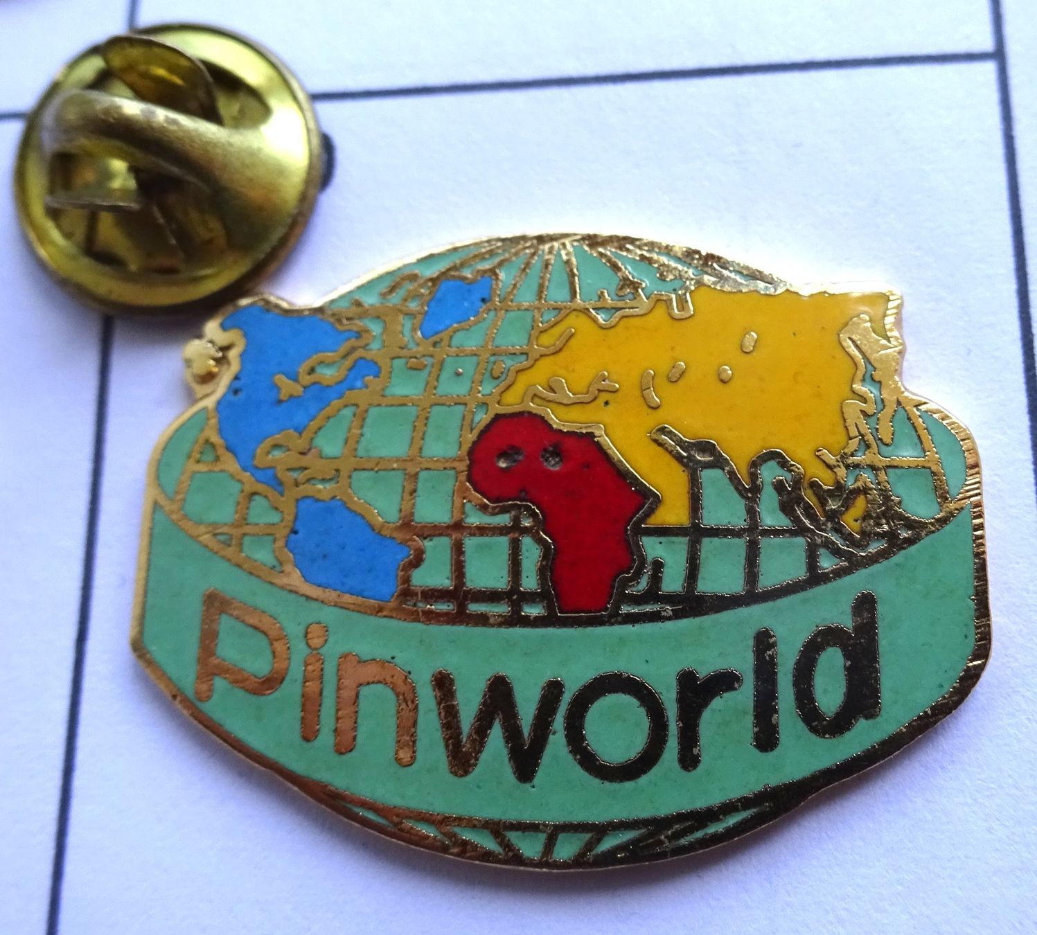 Placchette & Badge: Pin PINWORLD  Weltkugel – Usato da Utzenstorf venduto da BUtter81