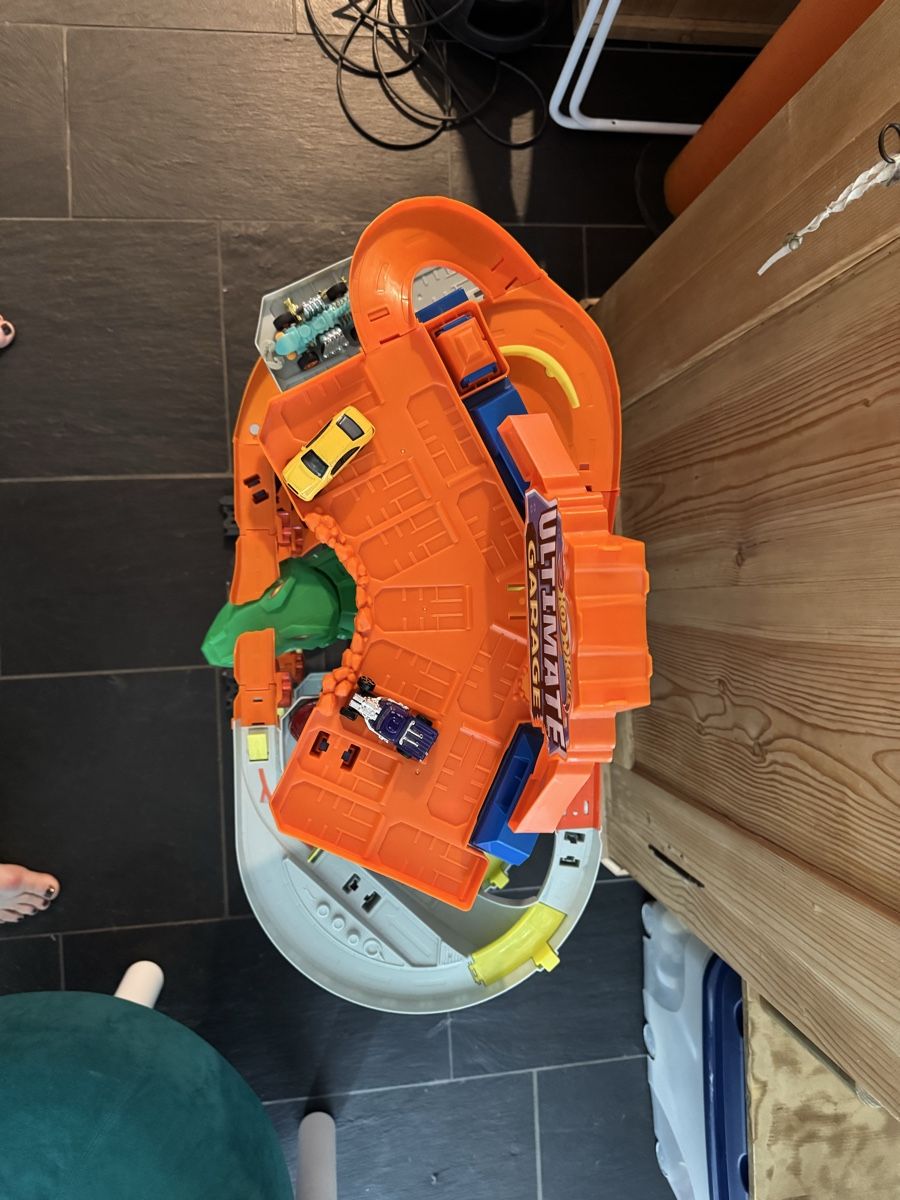 Hot Wheels Spielzeuge: Hot Wheel Garage / Bahn – Gebraucht aus Buch am Irchel von Fly_Eagle 1