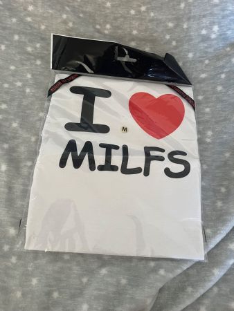 "I ❤️ MILFS" T-Shirt Gr. M Neu und Ungetragen