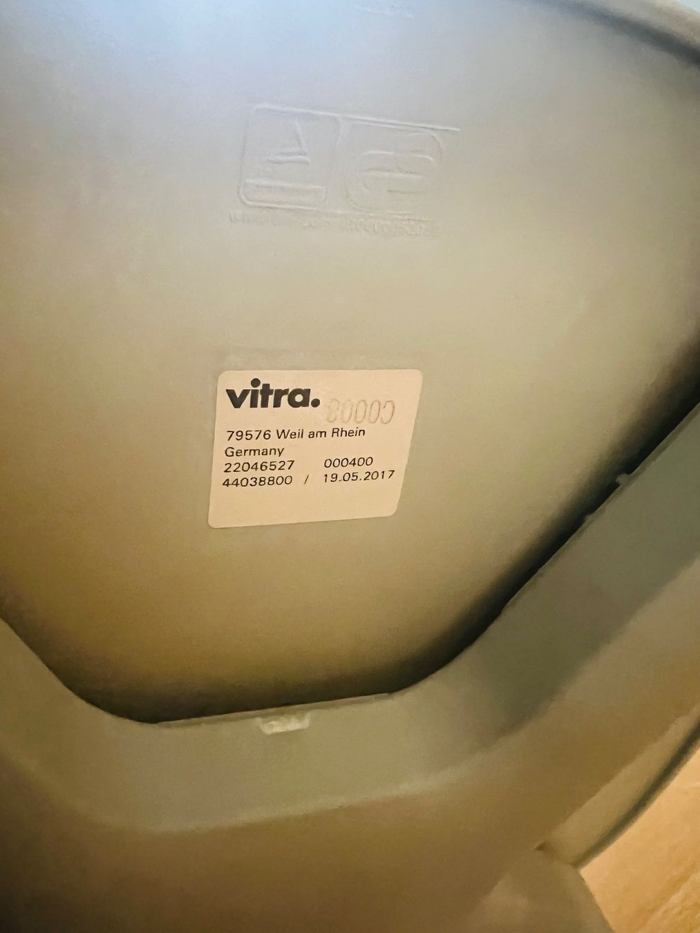 Vitra Stühle: Vitra all plastic chair – Gebraucht aus Zürich von Tess_2022 2