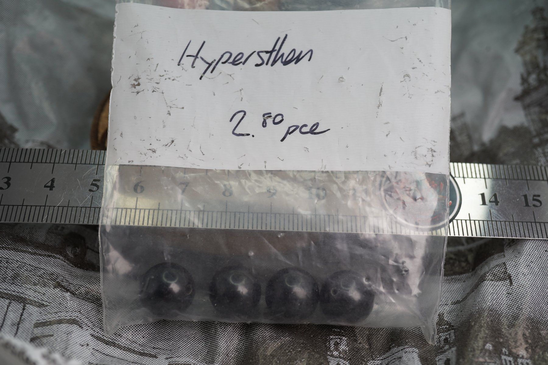 Minerali & Pietre curative: Hypersthen    Gelocht  Resten   ab  1.-   gratis Versand – Nuovo e nell'imballaggio originale da Eschenbach SG venduto da topstone
