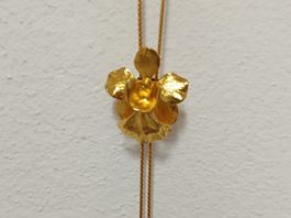 COLLIER MOTIF ORCHIDEE (plaqué or)