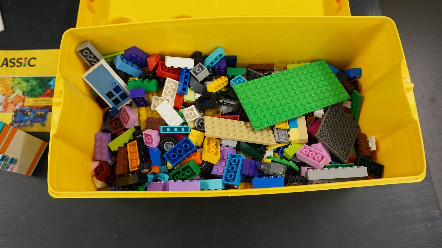 Lego Kit di costruzioni: Kiste voll Legos – Usato da Basel venduto da bk_brockibasel