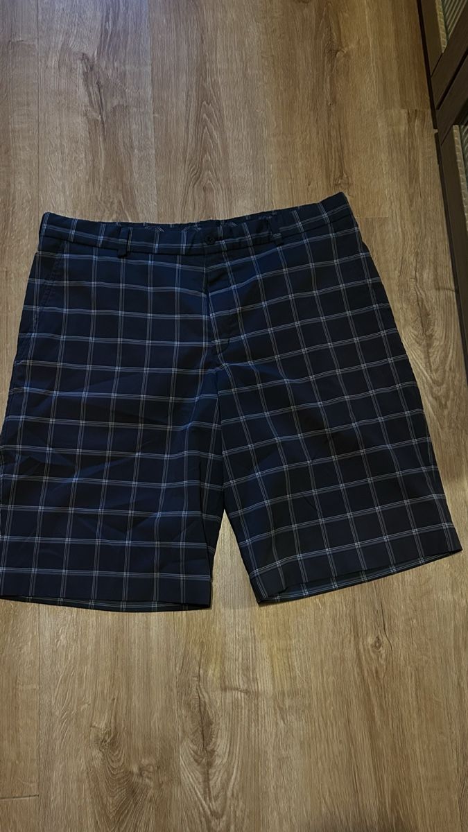 Nike Hosen: Short de golf Nike  – Neu (gemäss Beschreibung) aus Yverdon-les-Bains von Little_M0nster
