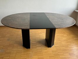 Ausziehbarer Esstisch aus Granit und Holz, rund/oval