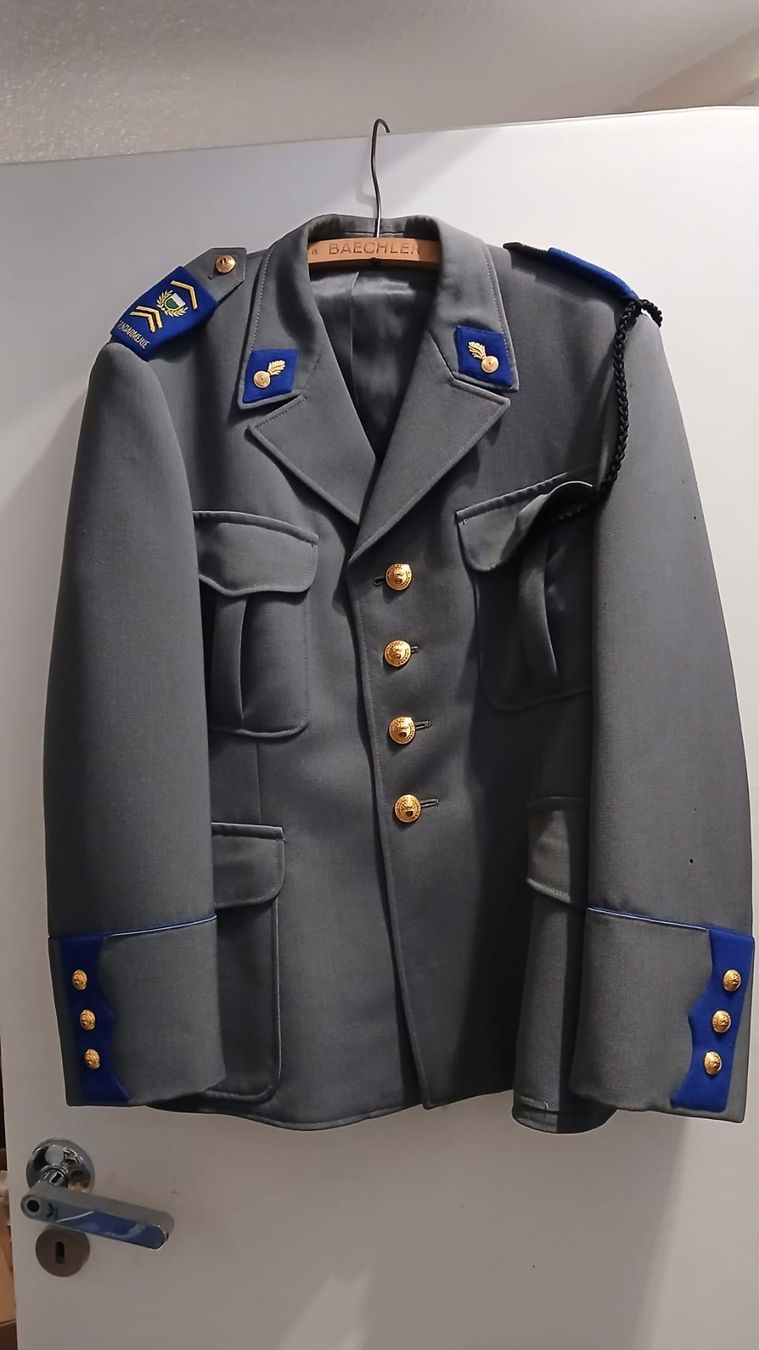 Uniformi: Veste de Gendarmerie Vaudoise – Usato da Romainmôtier venduto da PanPan