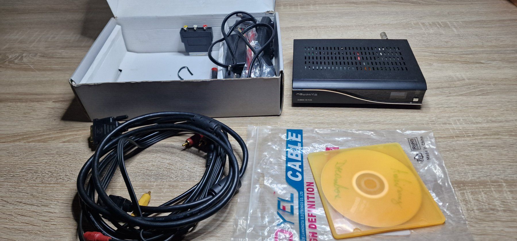 Récepteurs: NEWBDVB DVB800 HD PVR Receiver – Défectueux à BÜLACH par TimeDeals_Pavelka