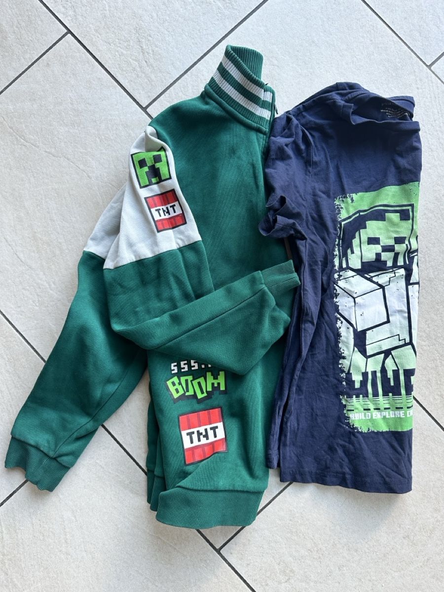 Kleiderpakete & -sets: Minecraft Kids Bundle: Sweatshirt & T-Shirt, Size 116 – Gebraucht aus Laufen von krissym