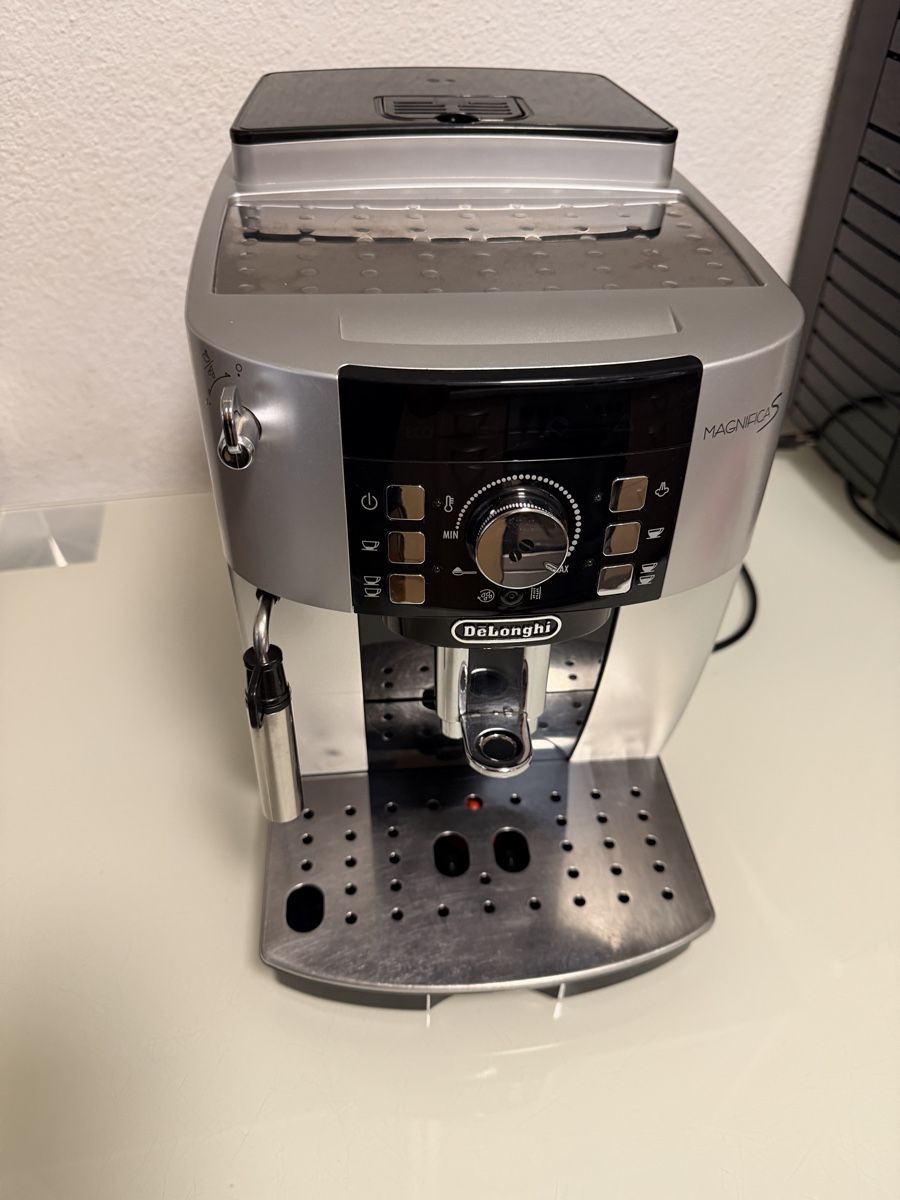 De'Longhi Macchine per caffè & Macchine per espresso: De‘Longhi Magnifica S – Usato da Landquart venduto da nnf_hj8k 5