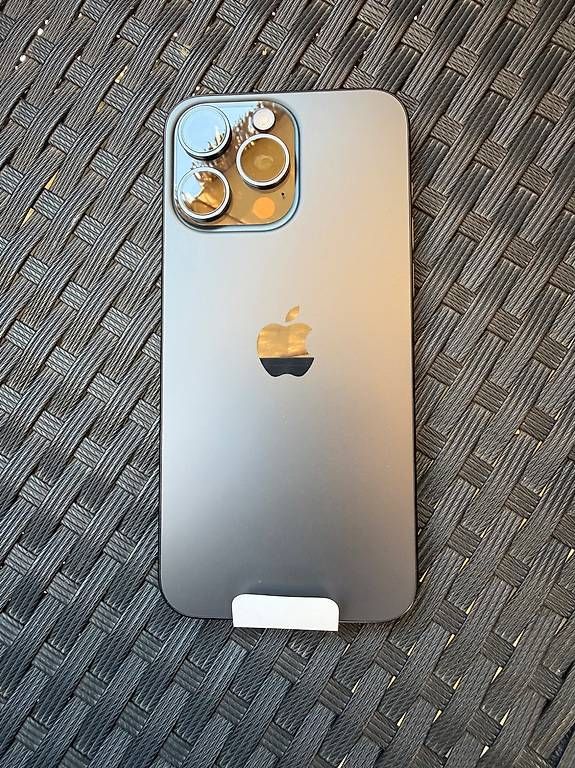 Handys / Smartphones: iPhone 15 Pro Titanium  Max 256 Neuf – Gebraucht aus Villeneuve VD von Jlt26