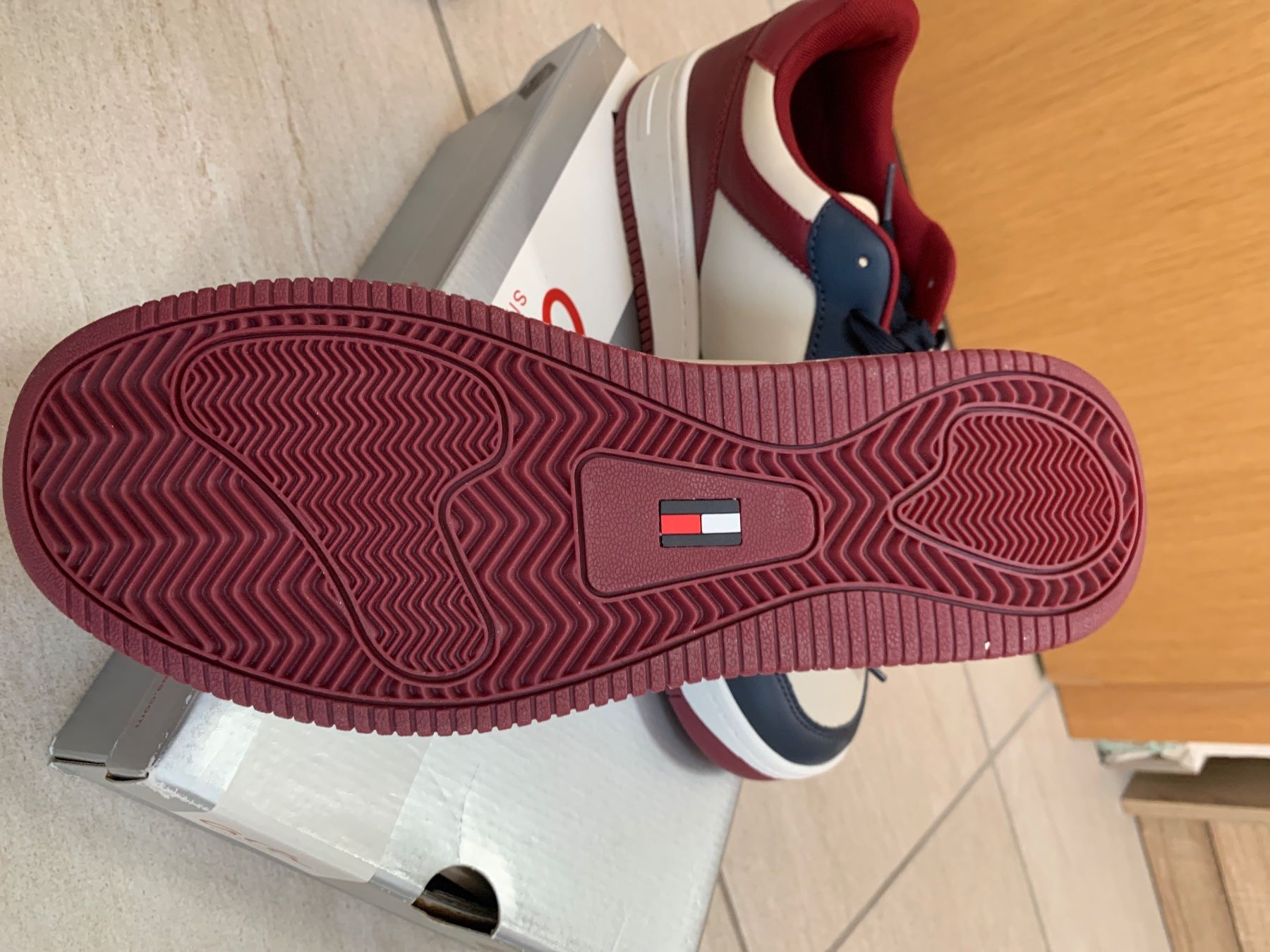 Tommy Hilfiger Scarpe da uomo: Tommy Hilfiger baskets neuves!  42 – Usato da Les Evouettes venduto da Cuenca2023 2