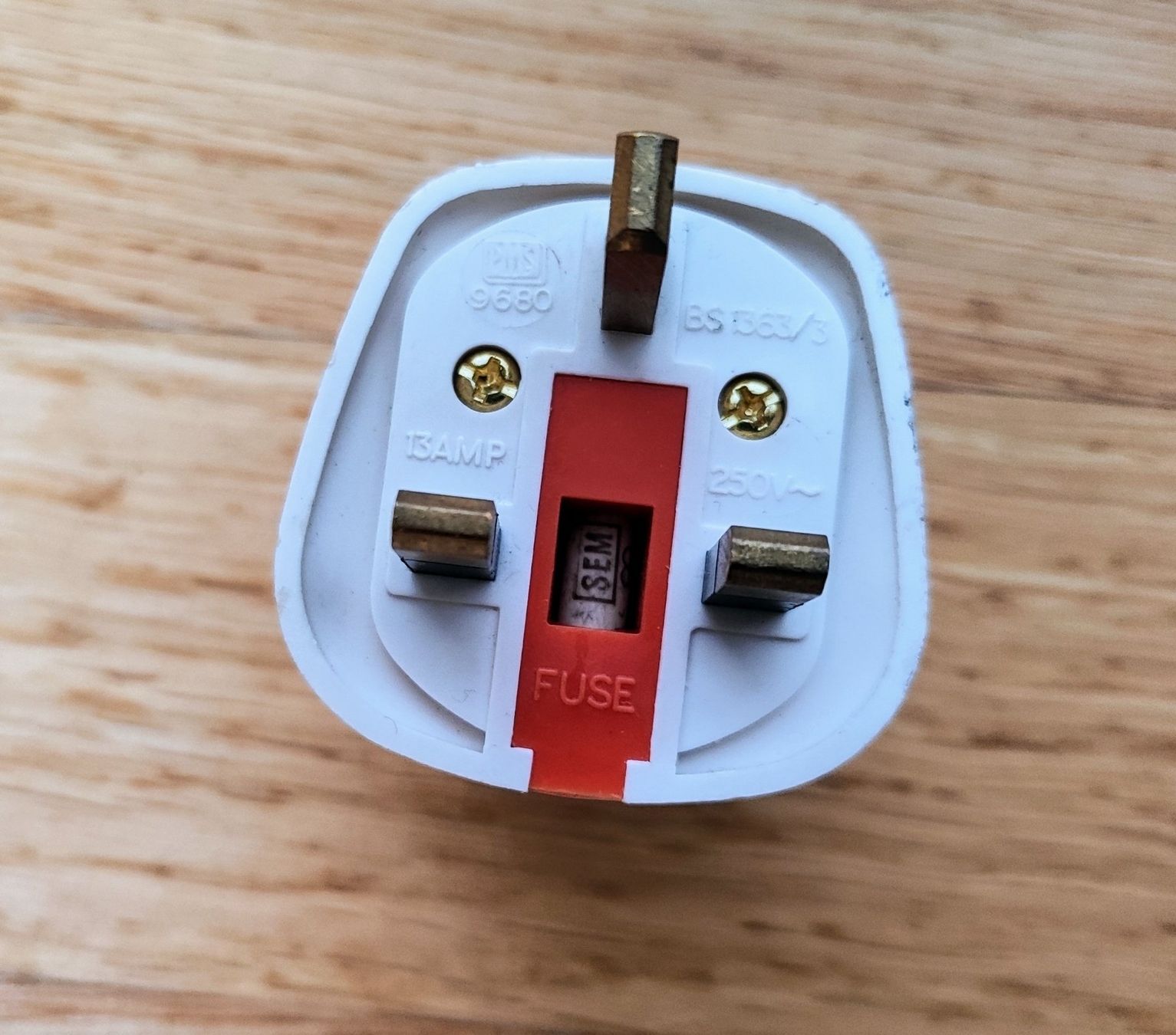 Unità & Adattatore: Adaptateur CH>UK – Usato da Carouge GE venduto da for_8yym 1