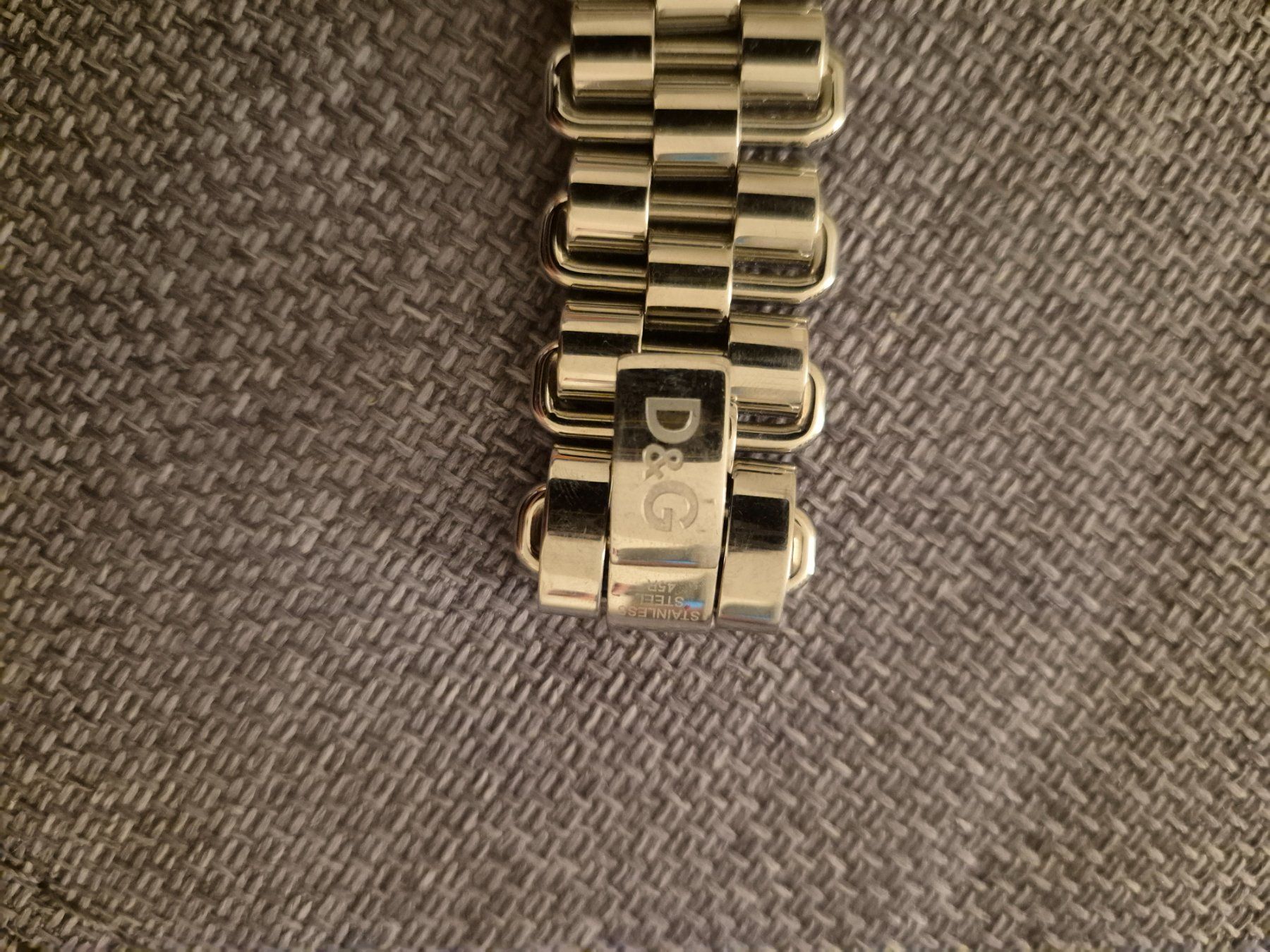 Dolce & Gabbana Orologi: D&G Damenuhr super stylisches Model  mit Strass – Nuovo (secondo la descrizione) da Zürich venduto da yam_5dw6 3
