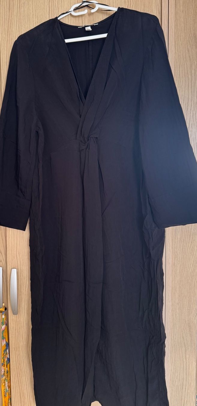 H&M Robes: Midi Kleid – D'occasion à Basel par cey_ns7g