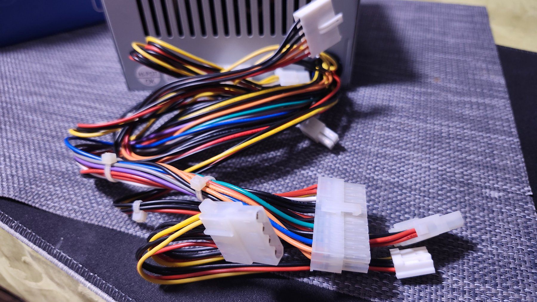 Componenti elettronici: L.COM ATX Netzteil, 300Watt, Pentium 4 – Usato da Brig venduto da Mike69 2