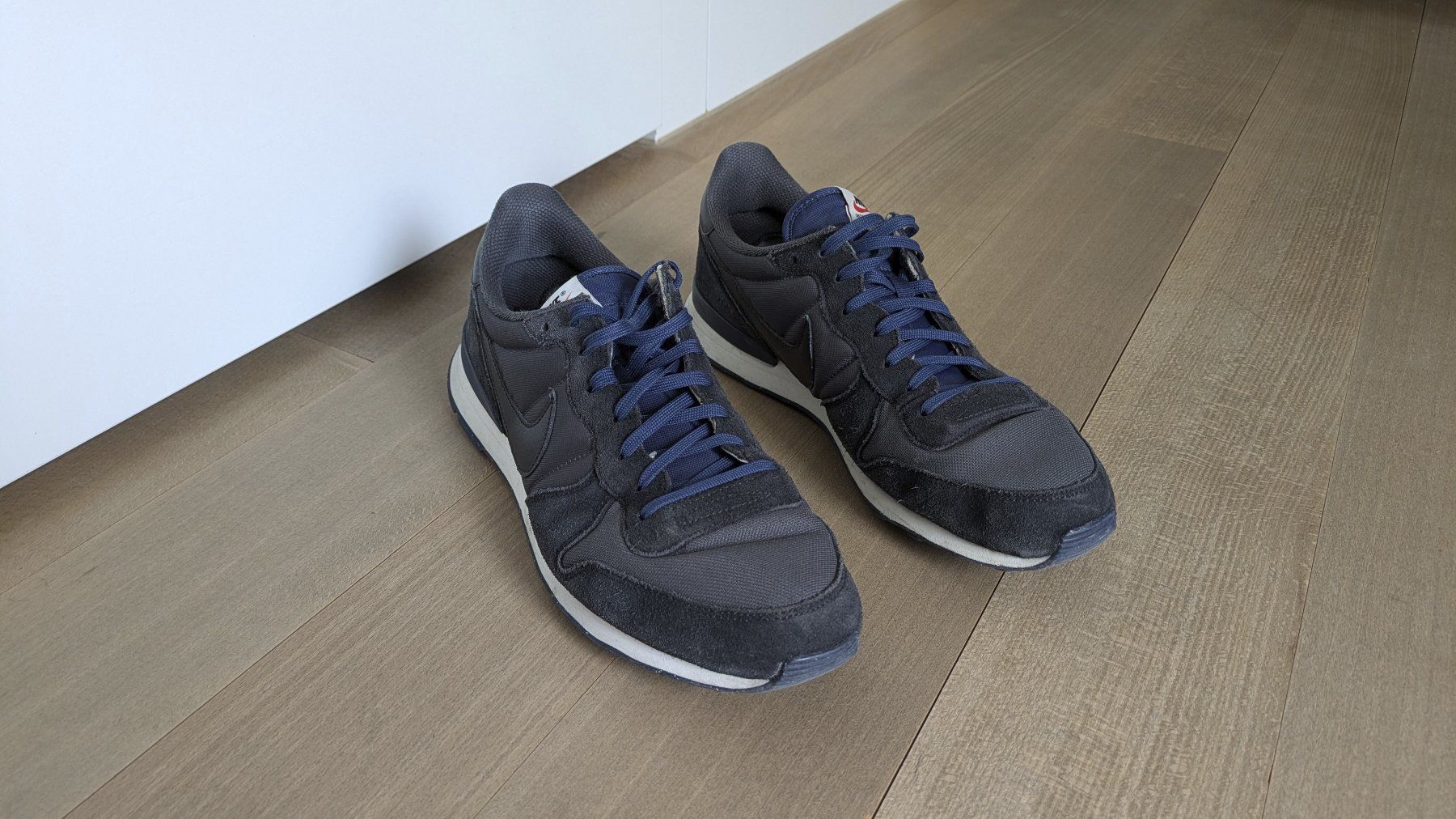 Nike Scarpe da uomo: Nike Internationalist By You Custom – Usato da Winterthur venduto da beeray